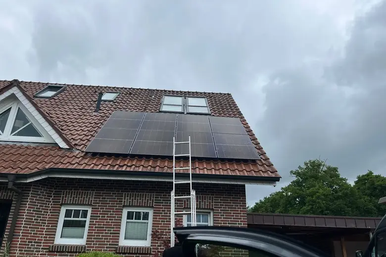 Photovoltaikanlage von Ailutec: Satteldach mit Gaube