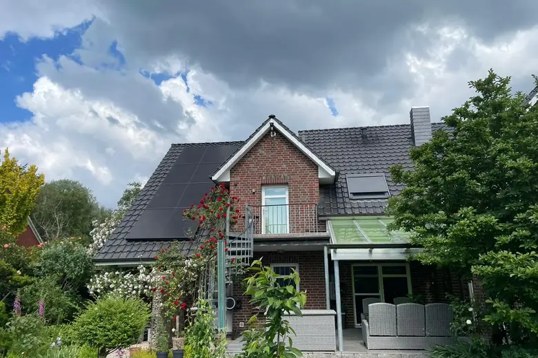 Photovoltaikanlage von Ailutec: Landhaus im Grünen